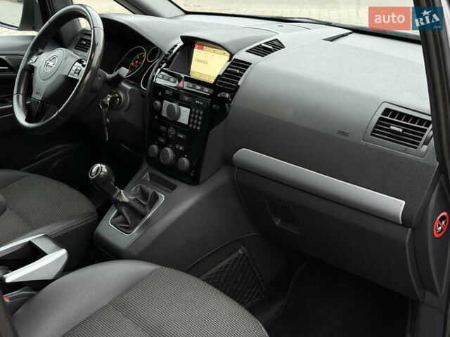 Серый Опель Зафира, объемом двигателя 1.7 л и пробегом 192 тыс. км за 7890 $, фото 46 на Automoto.ua