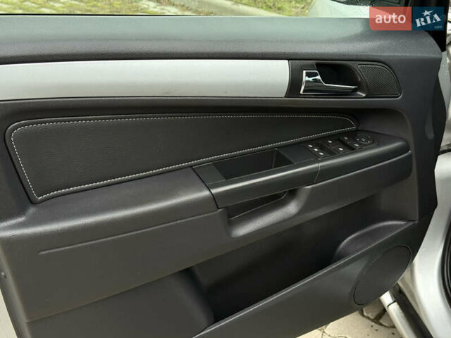 Серый Опель Зафира, объемом двигателя 1.7 л и пробегом 192 тыс. км за 7890 $, фото 28 на Automoto.ua