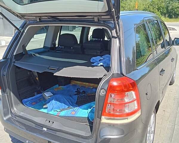 Серый Опель Зафира, объемом двигателя 1.7 л и пробегом 227 тыс. км за 7750 $, фото 7 на Automoto.ua