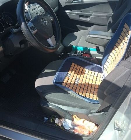 Серый Опель Зафира, объемом двигателя 1.8 л и пробегом 280 тыс. км за 6300 $, фото 2 на Automoto.ua