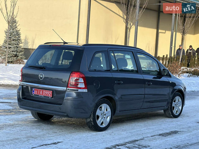 Серый Опель Зафира, объемом двигателя 1.7 л и пробегом 242 тыс. км за 7300 $, фото 6 на Automoto.ua