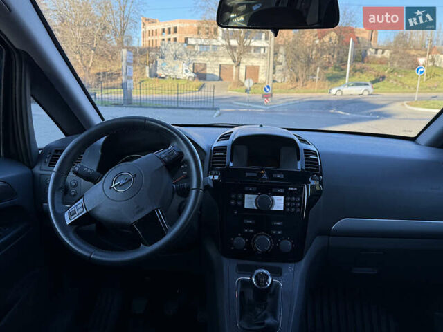 Серый Опель Зафира, объемом двигателя 1.8 л и пробегом 170 тыс. км за 7200 $, фото 16 на Automoto.ua