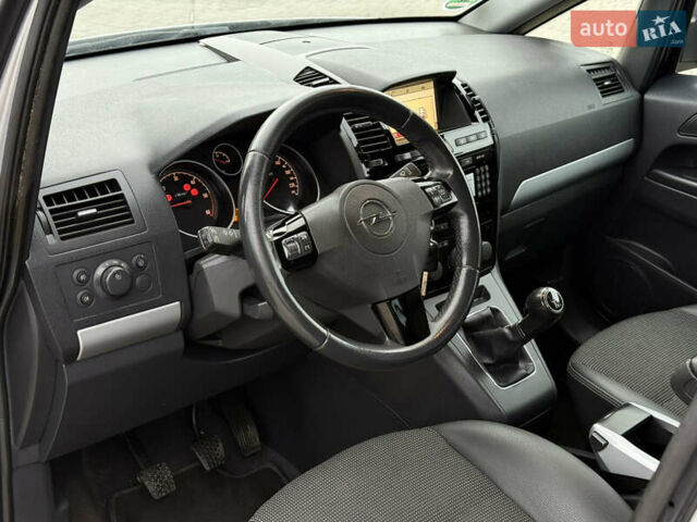 Серый Опель Зафира, объемом двигателя 1.7 л и пробегом 192 тыс. км за 7890 $, фото 6 на Automoto.ua