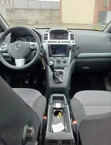 Серый Опель Зафира, объемом двигателя 1.6 л и пробегом 183 тыс. км за 7300 $, фото 2 на Automoto.ua