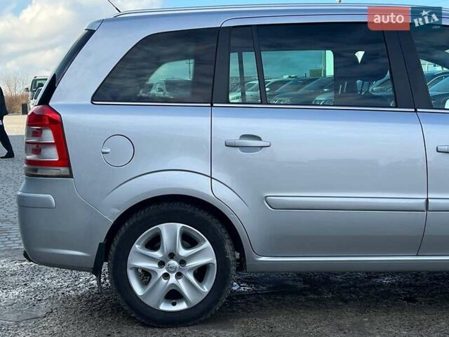 Серый Опель Зафира, объемом двигателя 1.7 л и пробегом 335 тыс. км за 7690 $, фото 8 на Automoto.ua