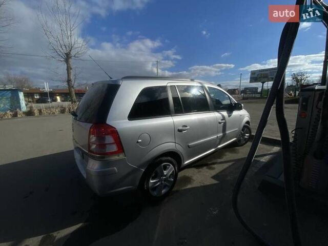 Серый Опель Зафира, объемом двигателя 1.8 л и пробегом 250 тыс. км за 5800 $, фото 1 на Automoto.ua