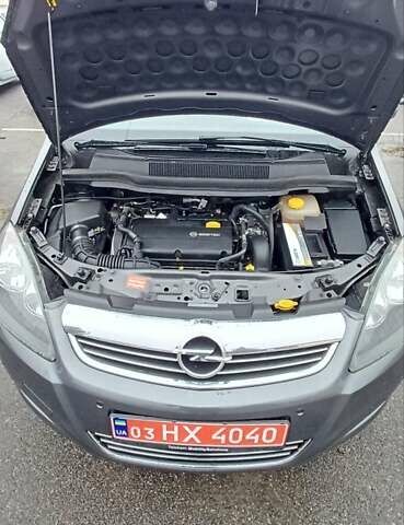 Серый Опель Зафира, объемом двигателя 1.6 л и пробегом 183 тыс. км за 7300 $, фото 1 на Automoto.ua