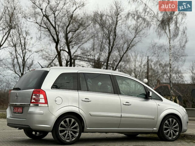 Серый Опель Зафира, объемом двигателя 1.7 л и пробегом 192 тыс. км за 7890 $, фото 96 на Automoto.ua