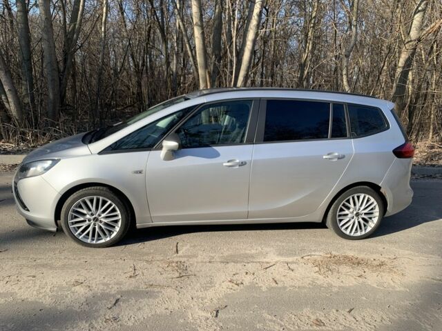 Серый Опель Зафира, объемом двигателя 2 л и пробегом 205 тыс. км за 9500 $, фото 5 на Automoto.ua