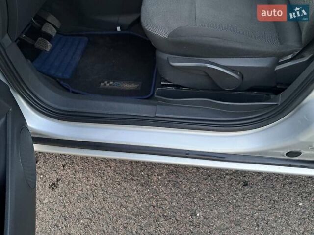 Серый Опель Зафира, объемом двигателя 1.6 л и пробегом 202 тыс. км за 6300 $, фото 24 на Automoto.ua