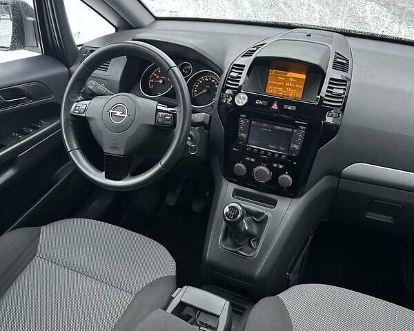 Серый Опель Зафира, объемом двигателя 1.8 л и пробегом 203 тыс. км за 8350 $, фото 31 на Automoto.ua