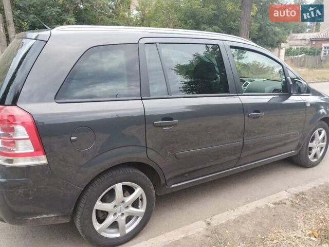 Серый Опель Зафира, объемом двигателя 1.6 л и пробегом 213 тыс. км за 8700 $, фото 2 на Automoto.ua