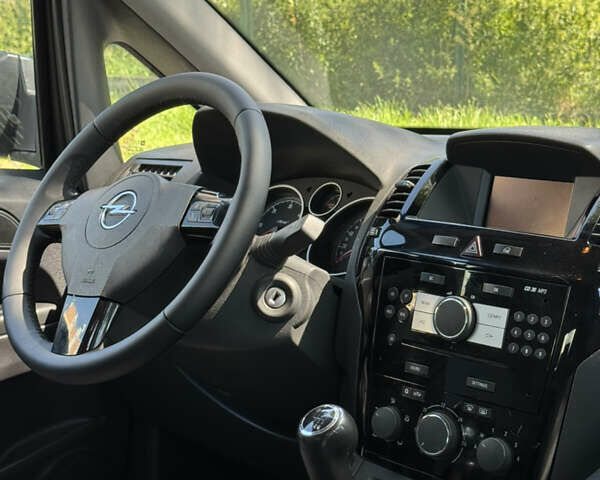 Серый Опель Зафира, объемом двигателя 1.7 л и пробегом 256 тыс. км за 7899 $, фото 43 на Automoto.ua