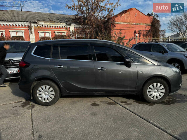 Сірий Опель Зафіра, об'ємом двигуна 2 л та пробігом 235 тис. км за 8990 $, фото 6 на Automoto.ua