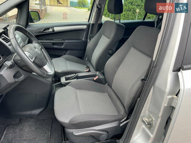 Серый Опель Зафира, объемом двигателя 1.7 л и пробегом 184 тыс. км за 7990 $, фото 33 на Automoto.ua