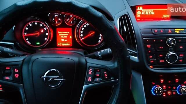 Серый Опель Зафира, объемом двигателя 1.4 л и пробегом 127 тыс. км за 8800 $, фото 2 на Automoto.ua