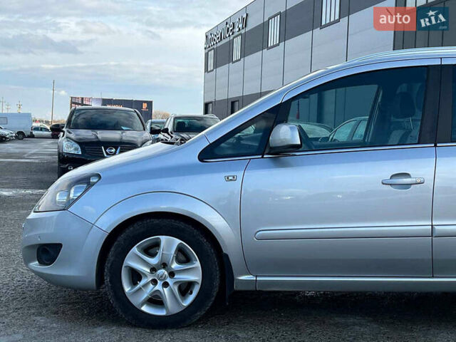 Серый Опель Зафира, объемом двигателя 1.7 л и пробегом 335 тыс. км за 7690 $, фото 3 на Automoto.ua