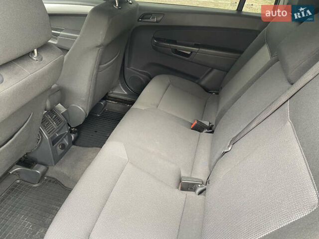 Серый Опель Зафира, объемом двигателя 1.69 л и пробегом 257 тыс. км за 6200 $, фото 11 на Automoto.ua