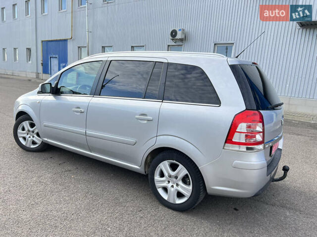 Серый Опель Зафира, объемом двигателя 1.6 л и пробегом 142 тыс. км за 7150 $, фото 2 на Automoto.ua
