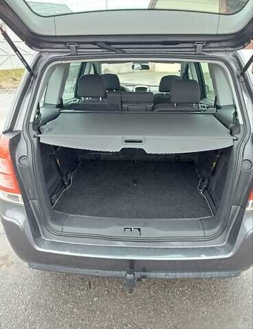 Серый Опель Зафира, объемом двигателя 1.6 л и пробегом 183 тыс. км за 7300 $, фото 4 на Automoto.ua