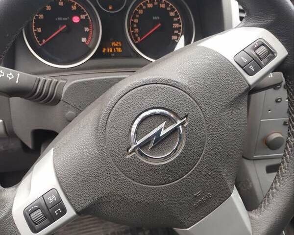 Серый Опель Зафира, объемом двигателя 1.6 л и пробегом 213 тыс. км за 8700 $, фото 4 на Automoto.ua