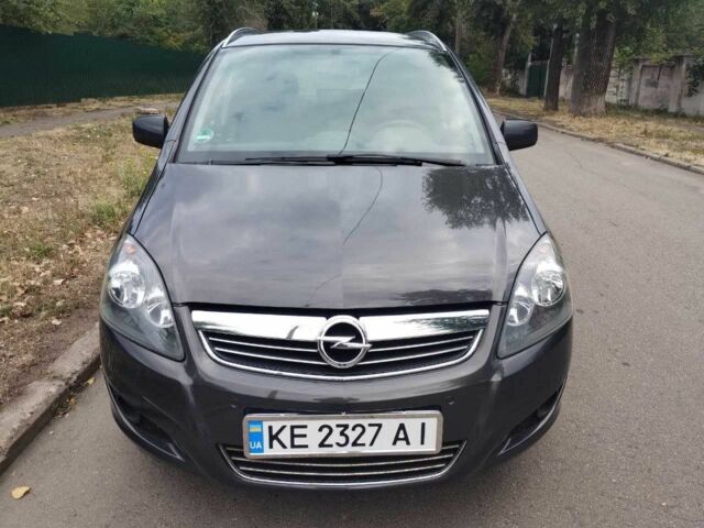 Серый Опель Зафира, объемом двигателя 1.6 л и пробегом 213 тыс. км за 8700 $, фото 3 на Automoto.ua