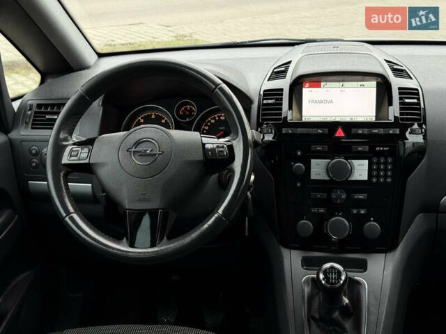 Серый Опель Зафира, объемом двигателя 1.7 л и пробегом 192 тыс. км за 7890 $, фото 19 на Automoto.ua