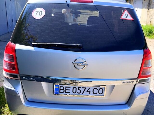 Серый Опель Зафира, объемом двигателя 1.7 л и пробегом 217 тыс. км за 7100 $, фото 1 на Automoto.ua