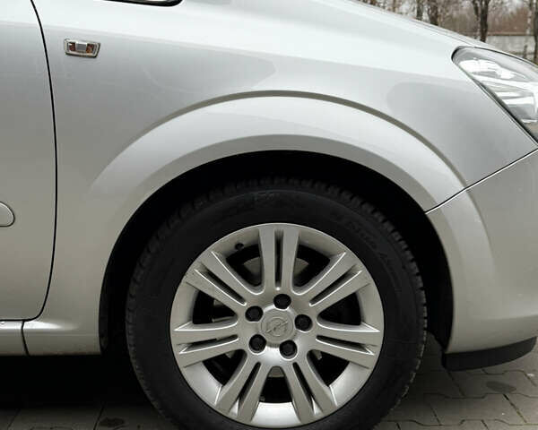 Серый Опель Зафира, объемом двигателя 1.8 л и пробегом 169 тыс. км за 8350 $, фото 22 на Automoto.ua