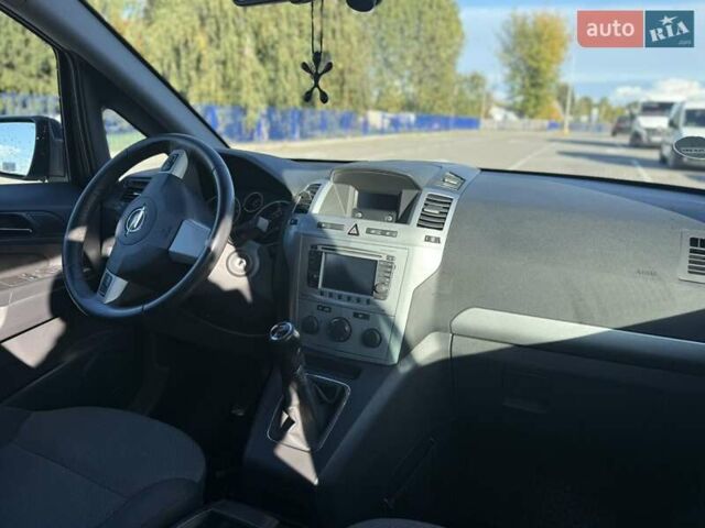 Серый Опель Зафира, объемом двигателя 1.7 л и пробегом 236 тыс. км за 7100 $, фото 1 на Automoto.ua