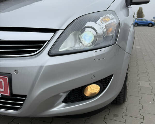 Серый Опель Зафира, объемом двигателя 1.8 л и пробегом 169 тыс. км за 8350 $, фото 8 на Automoto.ua