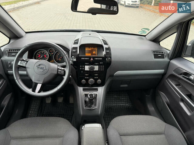 Серый Опель Зафира, объемом двигателя 1.8 л и пробегом 169 тыс. км за 8350 $, фото 40 на Automoto.ua