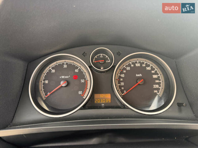 Серый Опель Зафира, объемом двигателя 1.7 л и пробегом 204 тыс. км за 8700 $, фото 37 на Automoto.ua