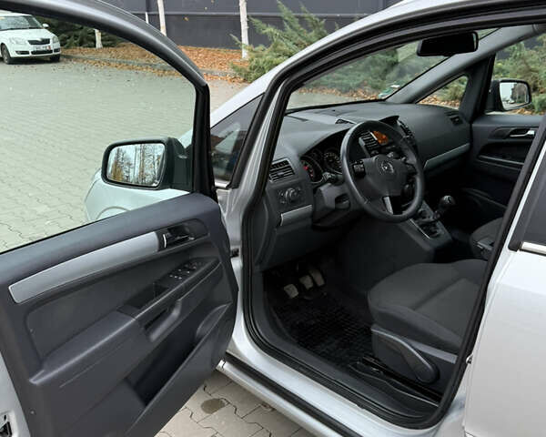 Серый Опель Зафира, объемом двигателя 1.8 л и пробегом 169 тыс. км за 8350 $, фото 32 на Automoto.ua