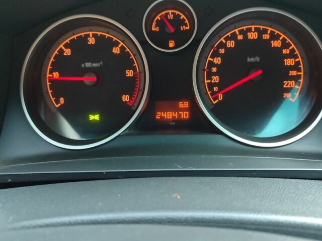 Серый Опель Зафира, объемом двигателя 1.7 л и пробегом 2 тыс. км за 7500 $, фото 4 на Automoto.ua