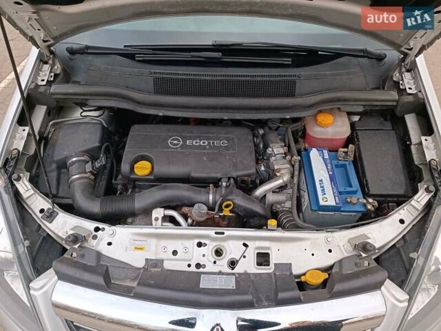Серый Опель Зафира, объемом двигателя 1.69 л и пробегом 260 тыс. км за 8500 $, фото 12 на Automoto.ua