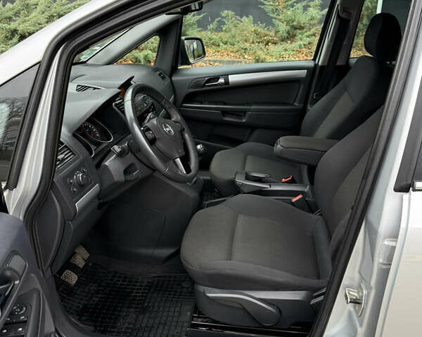 Серый Опель Зафира, объемом двигателя 1.8 л и пробегом 169 тыс. км за 8350 $, фото 36 на Automoto.ua