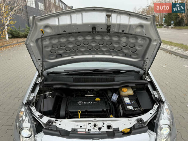 Серый Опель Зафира, объемом двигателя 1.8 л и пробегом 169 тыс. км за 8350 $, фото 50 на Automoto.ua