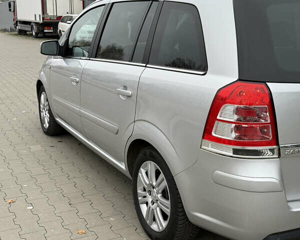 Серый Опель Зафира, объемом двигателя 1.8 л и пробегом 169 тыс. км за 8350 $, фото 13 на Automoto.ua