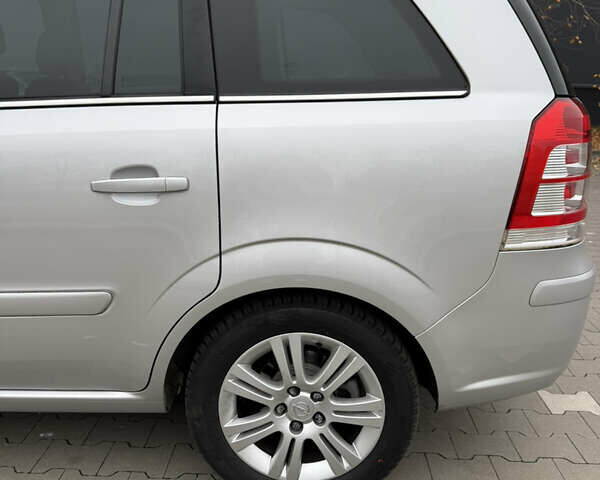 Серый Опель Зафира, объемом двигателя 1.8 л и пробегом 169 тыс. км за 8350 $, фото 9 на Automoto.ua