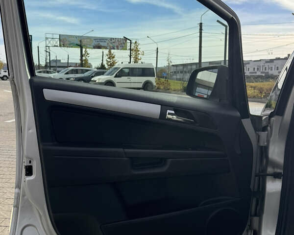 Серый Опель Зафира, объемом двигателя 1.7 л и пробегом 204 тыс. км за 8700 $, фото 22 на Automoto.ua