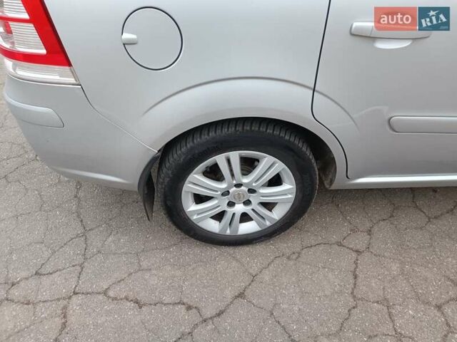 Серый Опель Зафира, объемом двигателя 1.69 л и пробегом 260 тыс. км за 8500 $, фото 15 на Automoto.ua