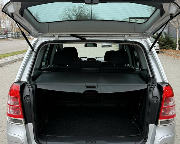 Серый Опель Зафира, объемом двигателя 1.8 л и пробегом 169 тыс. км за 8350 $, фото 29 на Automoto.ua