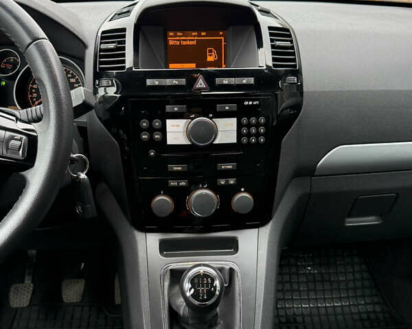 Серый Опель Зафира, объемом двигателя 1.8 л и пробегом 169 тыс. км за 8350 $, фото 39 на Automoto.ua