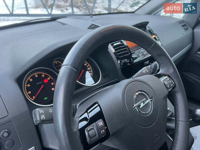 Серый Опель Зафира, объемом двигателя 1.8 л и пробегом 197 тыс. км за 8500 $, фото 27 на Automoto.ua
