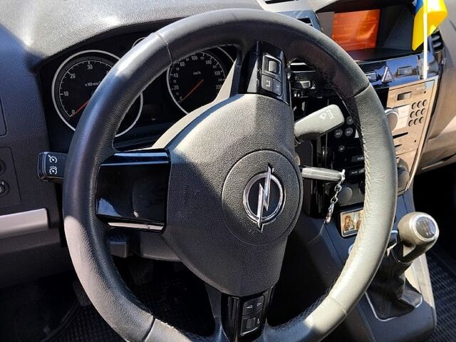 Серый Опель Зафира, объемом двигателя 1.7 л и пробегом 217 тыс. км за 7100 $, фото 4 на Automoto.ua