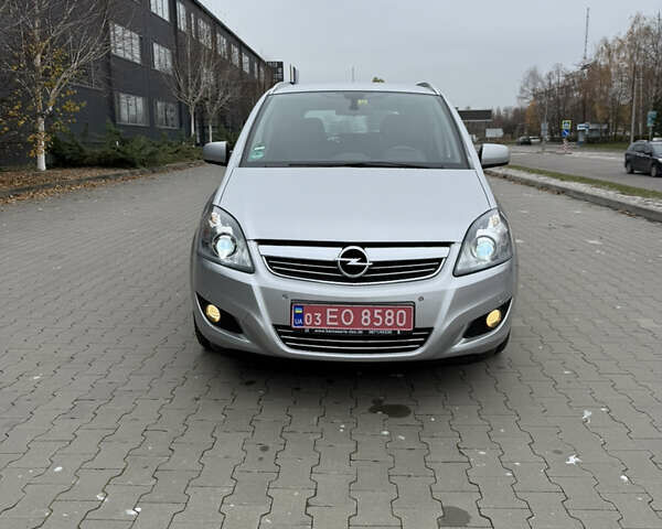 Серый Опель Зафира, объемом двигателя 1.8 л и пробегом 169 тыс. км за 8350 $, фото 1 на Automoto.ua