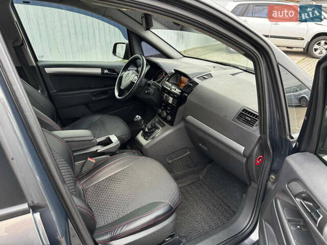 Сірий Опель Зафіра, об'ємом двигуна 1.7 л та пробігом 252 тис. км за 7999 $, фото 12 на Automoto.ua