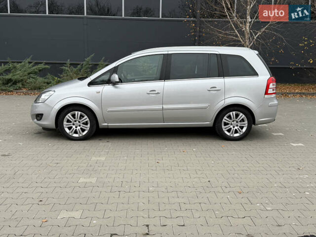 Серый Опель Зафира, объемом двигателя 1.8 л и пробегом 169 тыс. км за 8350 $, фото 4 на Automoto.ua