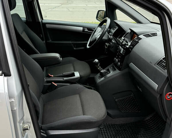 Серый Опель Зафира, объемом двигателя 1.8 л и пробегом 169 тыс. км за 8350 $, фото 47 на Automoto.ua